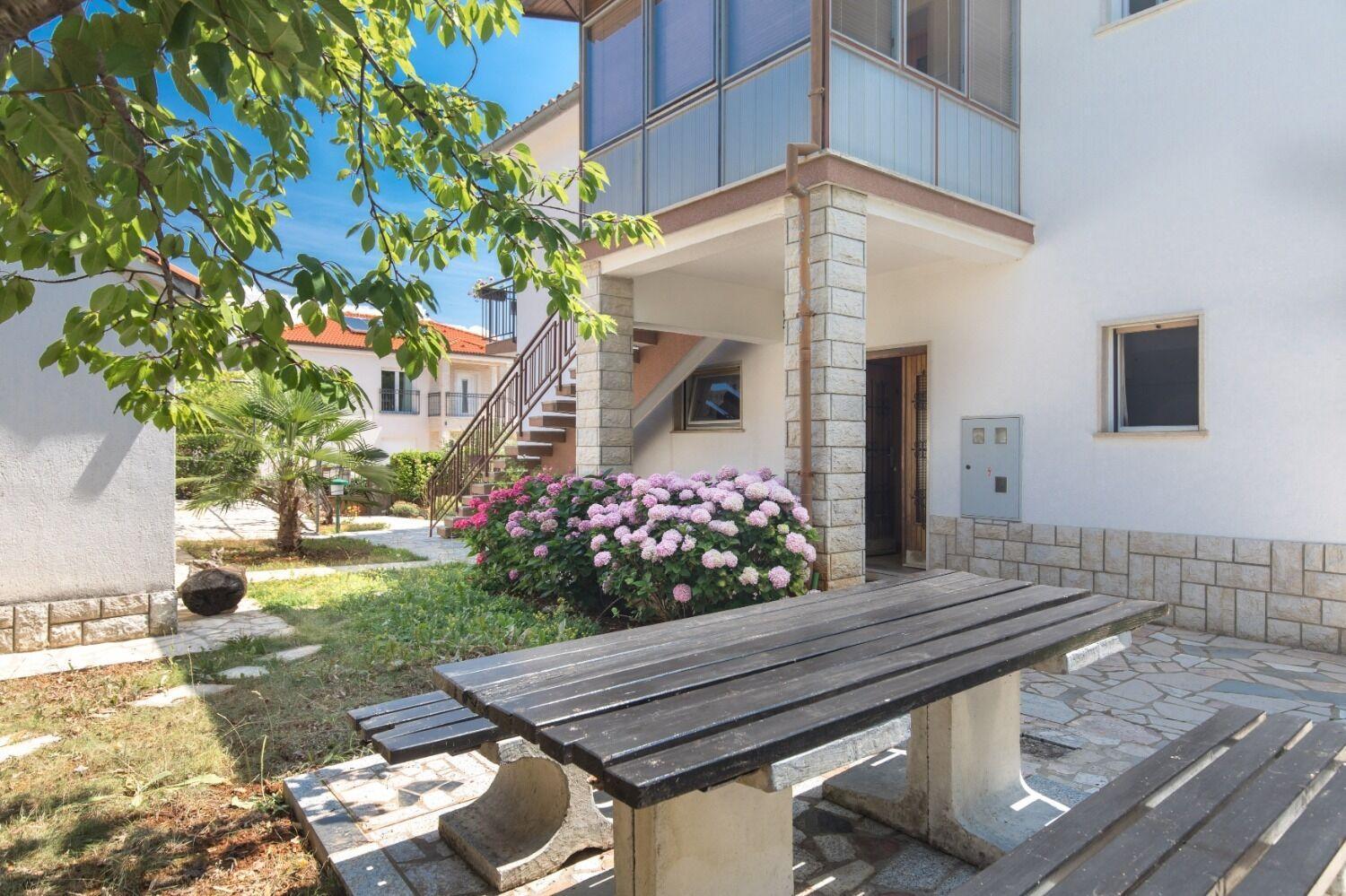 Apartments Kate - 100 M From Beach Malinska Exterior foto